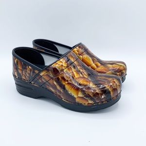 Dansko Professional Comfort Clog Tigers Eye Patent Leather - EU 37